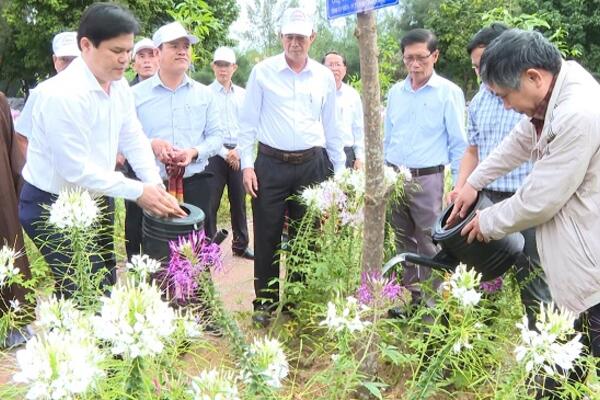 Lãnh đạo tỉnh phát động Tết trồng cây tại huyện Mộ Đức